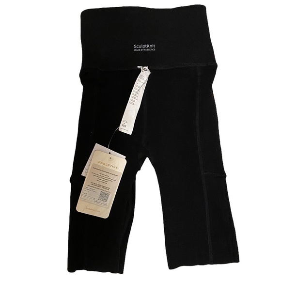 NWTFabletics Discontinued Compression, High-Waisted SculptKnit® Pocket Short NEW - Picture 8 of 13